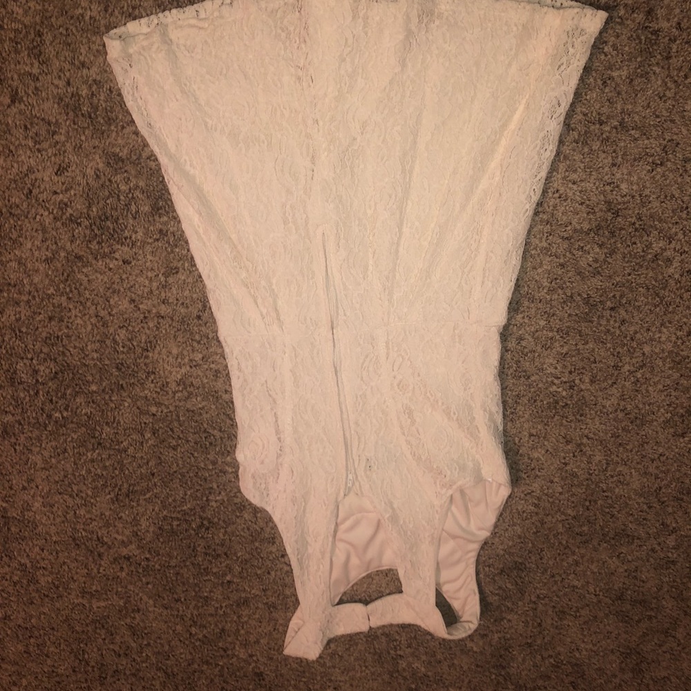 Lace Romper - Picture 2 of 4